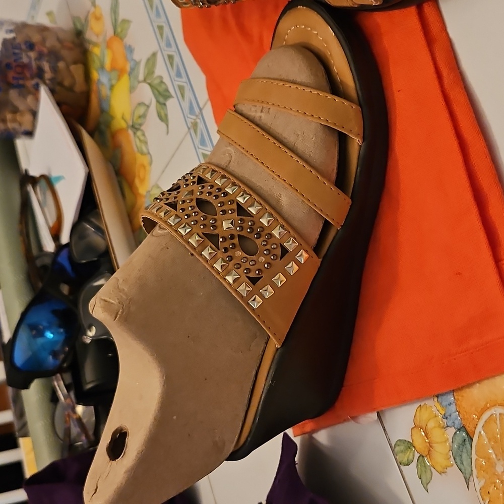 Sandals - Picture 4 of 4